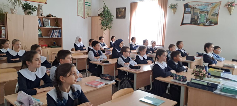 Классные часы, посвященные борьбе мирового сообщества против терроризма.